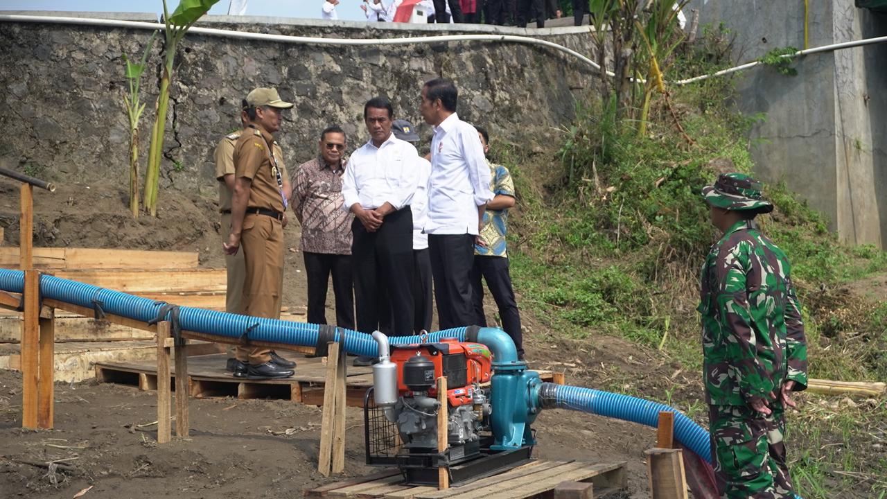 Presiden Jokowi Didampingi Mentan Andi Amran Tinjau Program Pompanisasi di Klaten