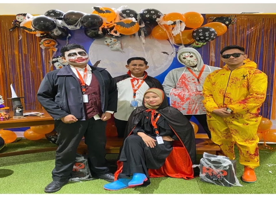 "Snowloween", Seru-seruan di Acara Trans Snow Word Makassar