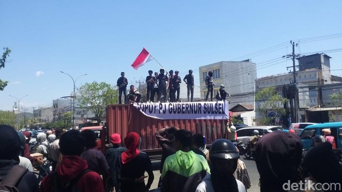 Macet Total, 4000 Massa di DPRD Sulsel Tuntut Copot PJ Gubernur Sulsel